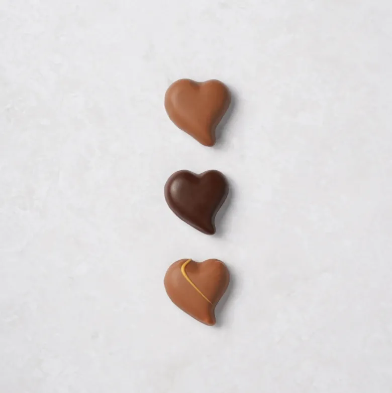 Coffret 8 Cœurs Fourrés Chocolat Noir et Lait – Valrhona