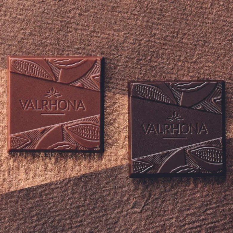 DDM Dépassée Coffret 50 Carrés Chocolat Noir et Lait - Valrhona