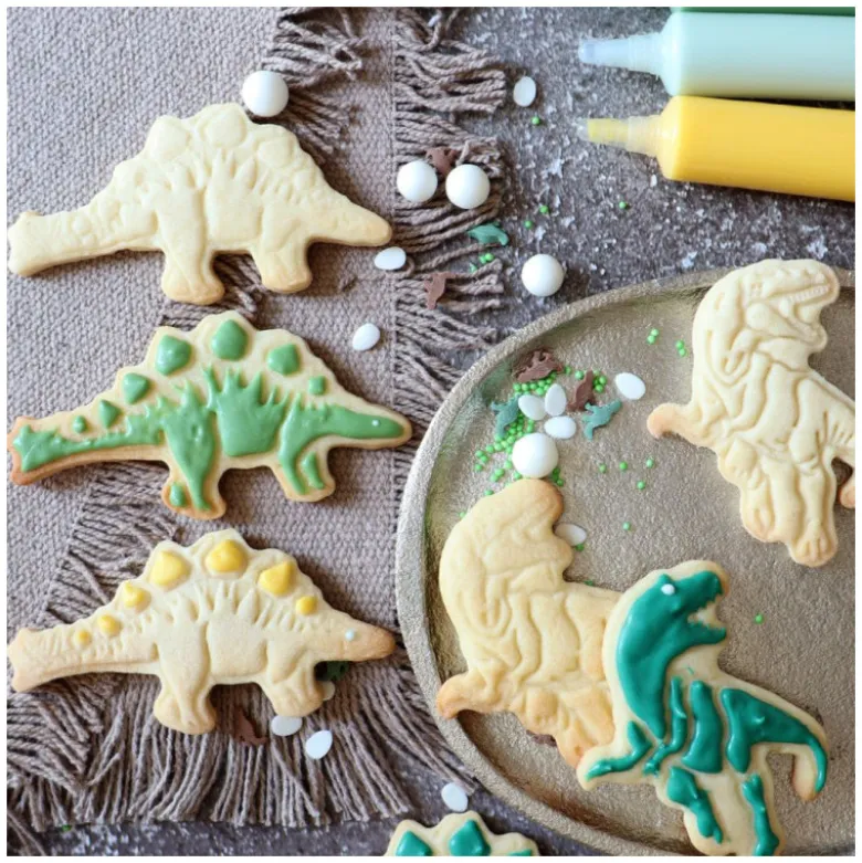2 Emporte-pièces avec Ejecteurs Dinosaure - Scrapcooking
