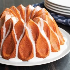 Moule à gâteau couronne doré - Nordic Ware