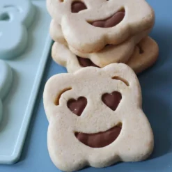 Moule Silicone Biscuit Sourire 30 x 17,5 x H 1,1 cm - Scrapcooking