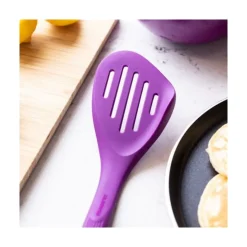 Spatule ajourée silicone violet - Colourworks